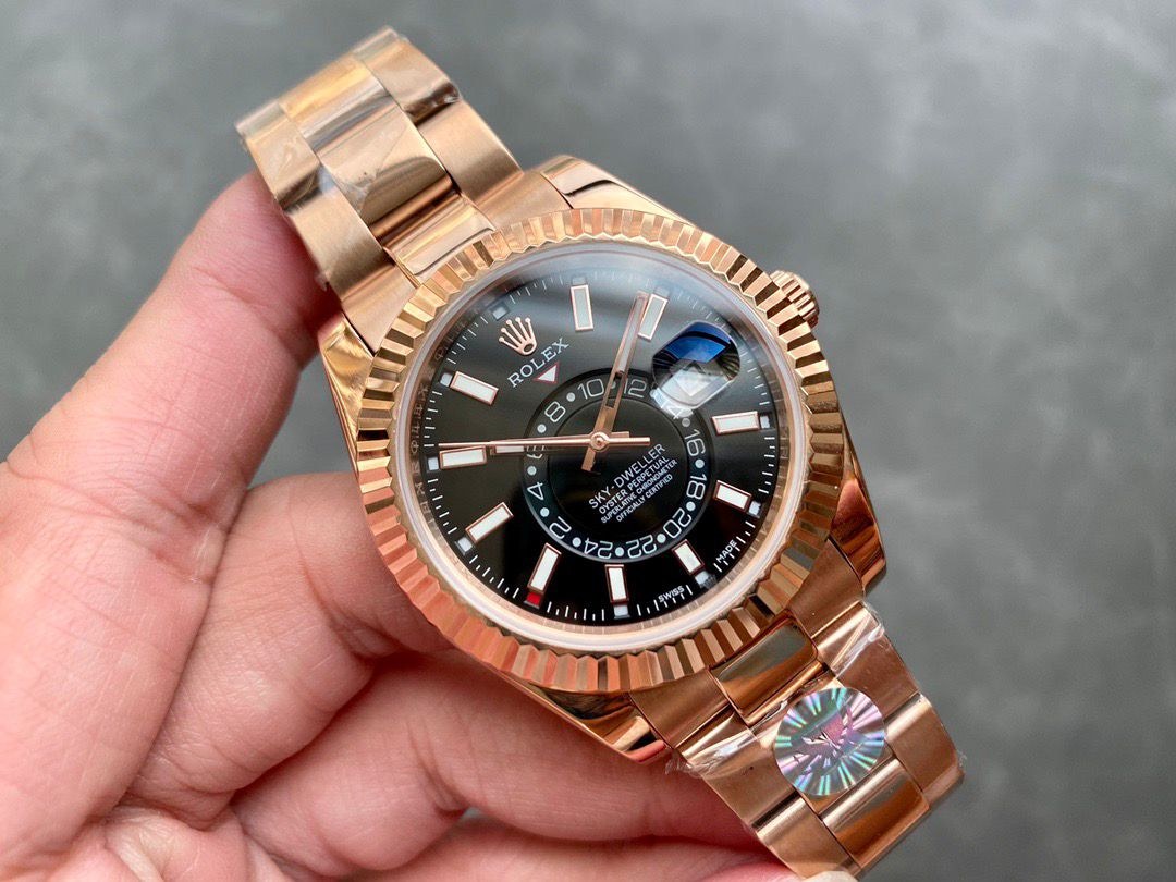 Kolekcija A Ref. NV-157 — Rose gold izvedba, smeđi brojčanik — fotografija uživo