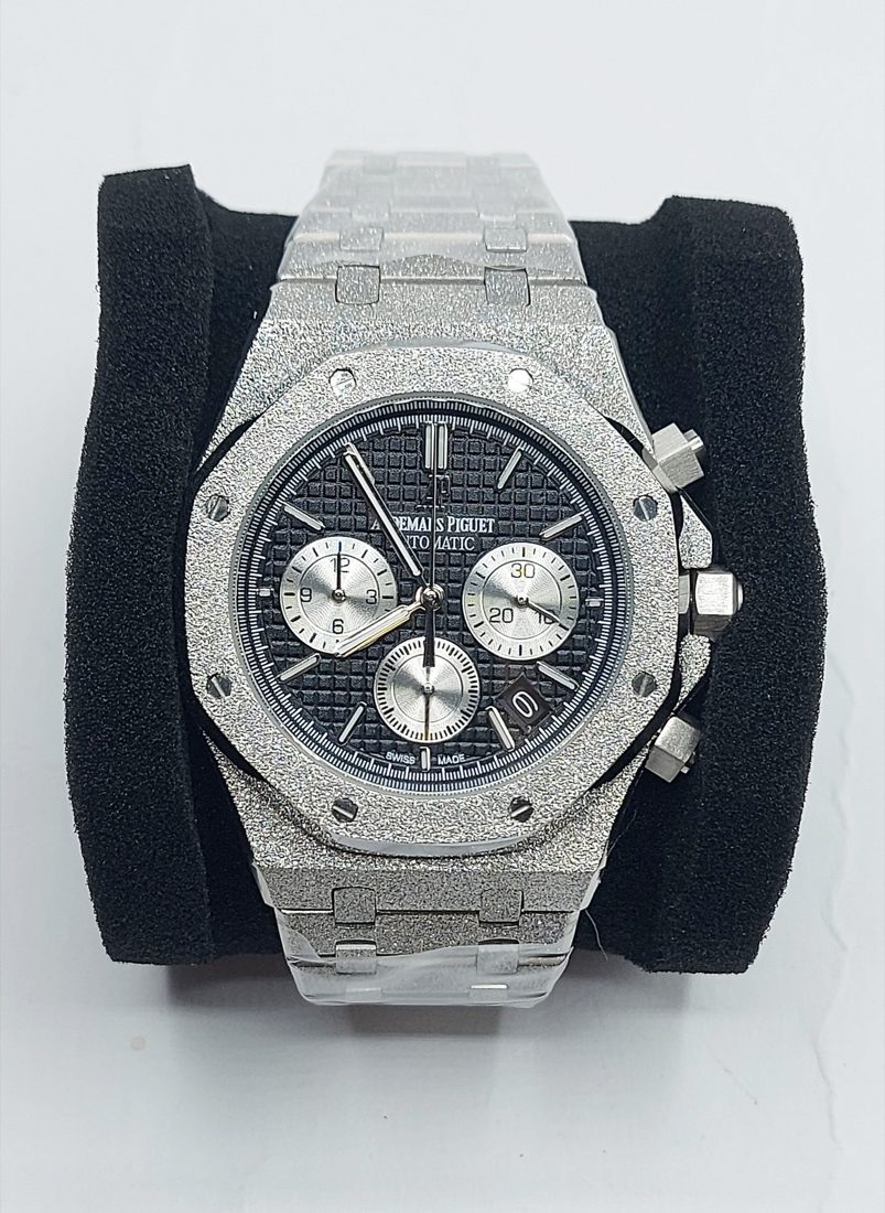 Audemars Piguet Royal Oak Offshore — Teksturirano srebrno kućište, crni brojčanik