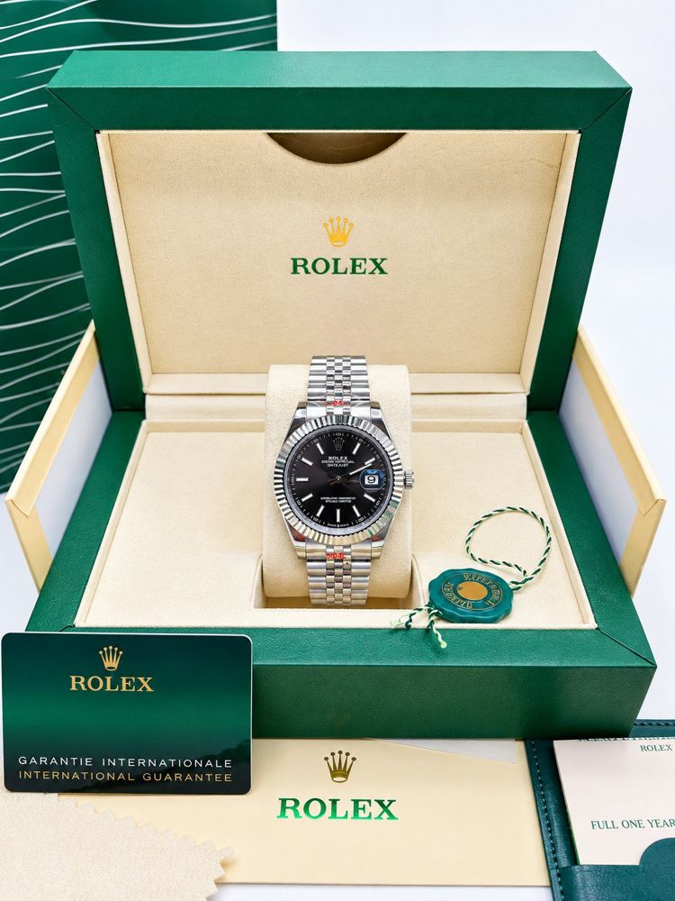 Kolekcija A Ref. DJ-131 — Crni brojčanik, fluted bezel — s kutijom i papirima